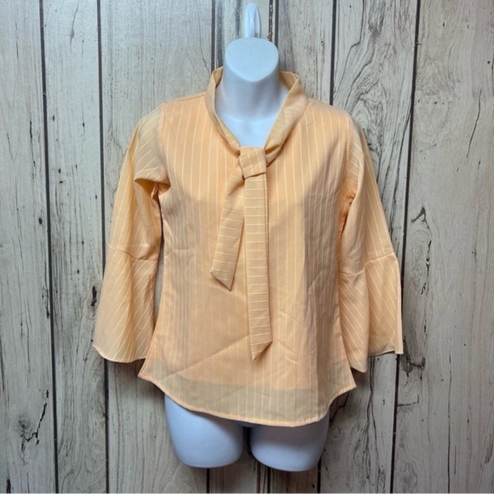 NWT  Peach Bell Sleeve Henny Blouse with Tie Front  Womens Medium - Picture 2 of 11